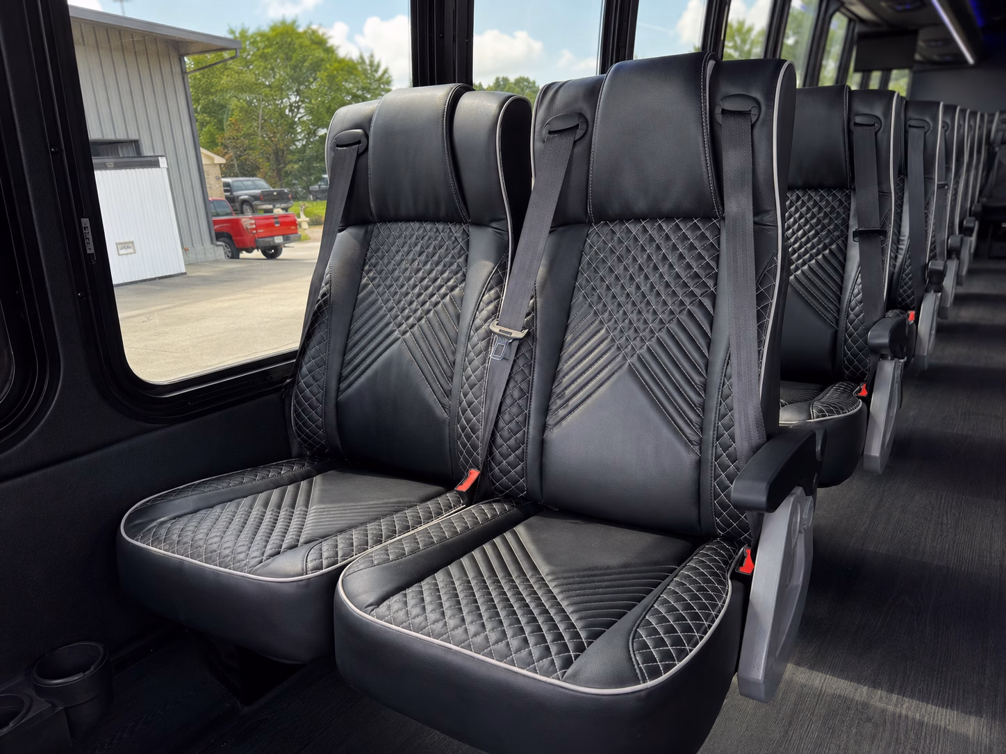shuttle wedding guests along or 99w to willamette valley vineyard venues