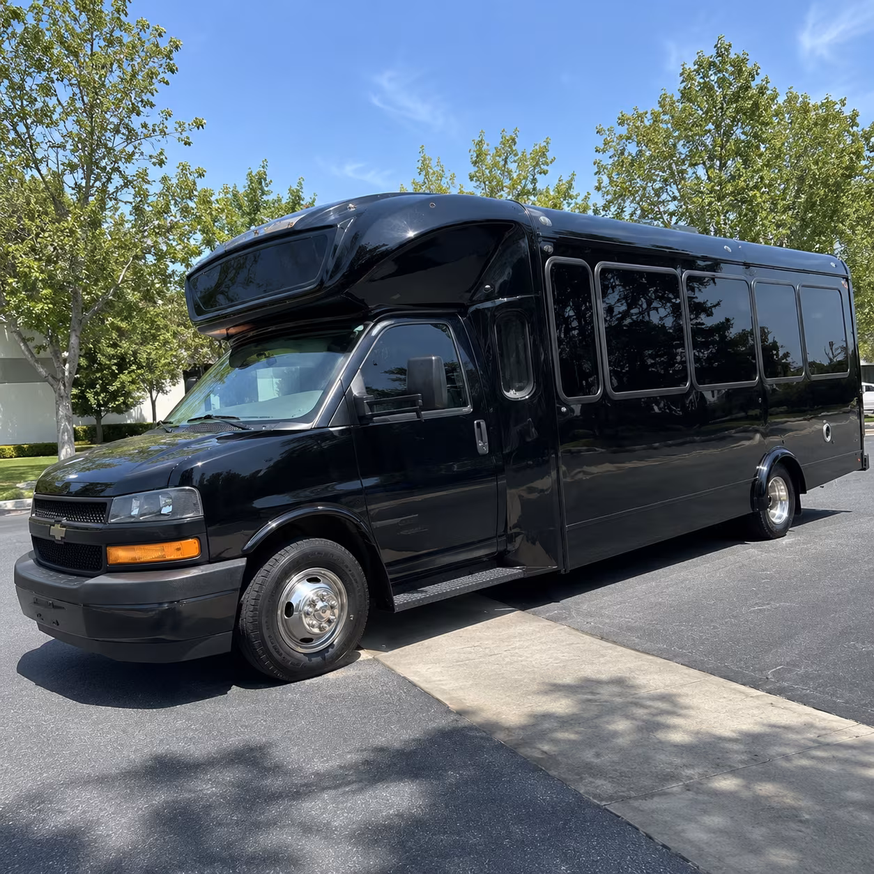 tigard 15 passenger party bus