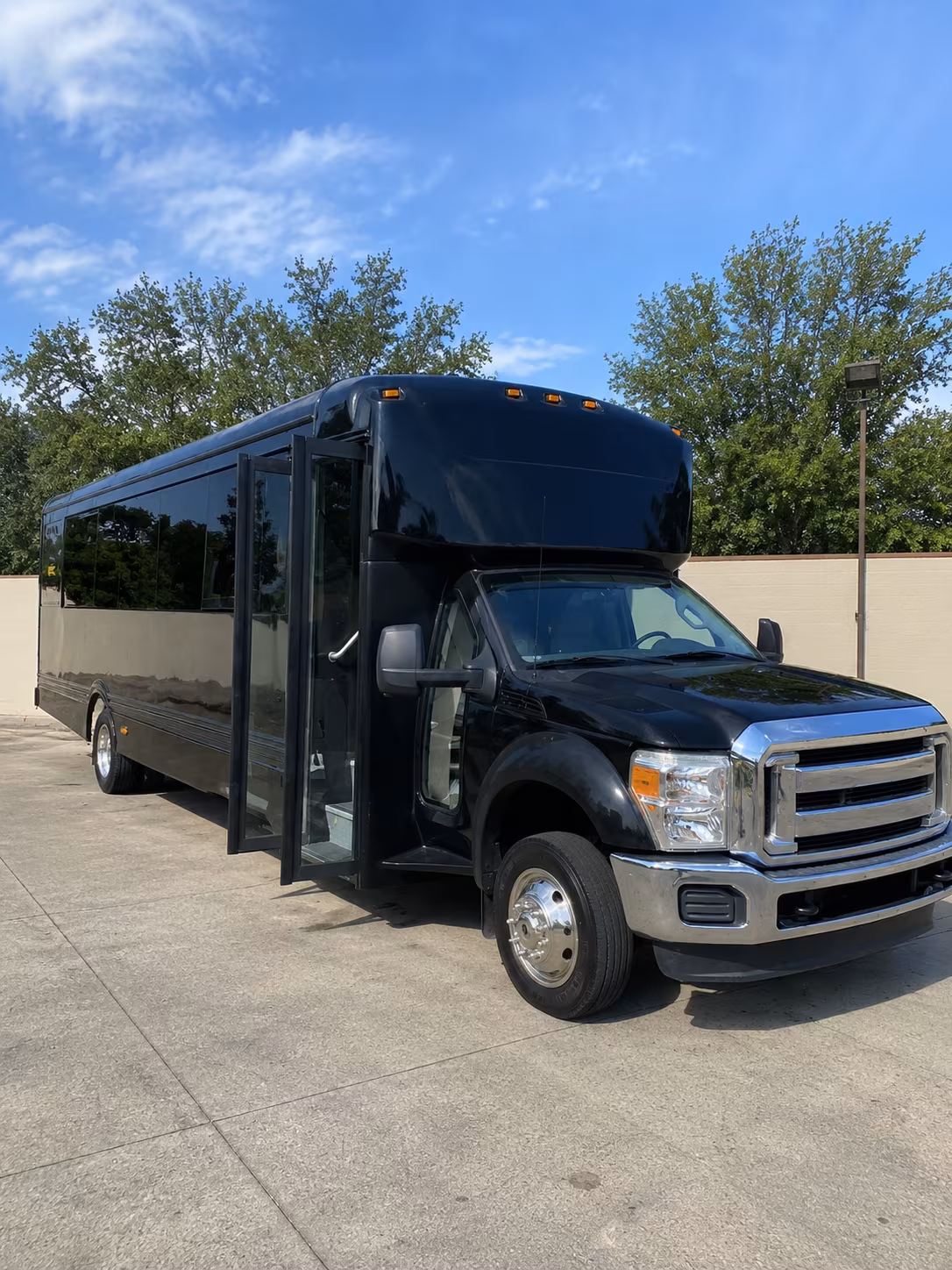 tigard 20 passenger party bus